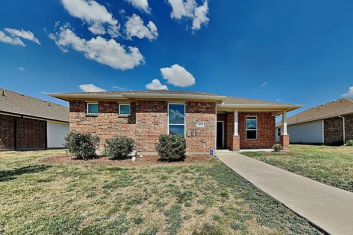 1513 Marvin Gdns