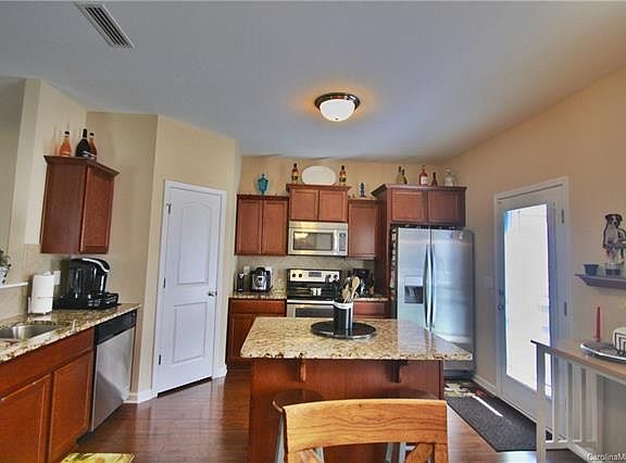 5th image of 6410 Covington Commons Dr