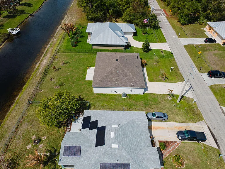 138 SW Carter Ave — Photo 7