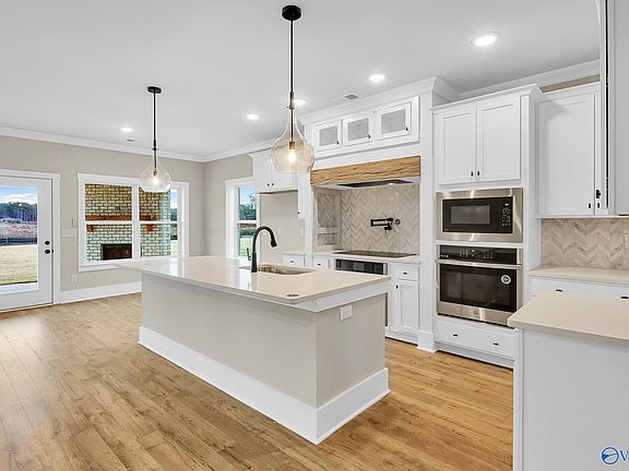 5th image of 123 Carrie Dr