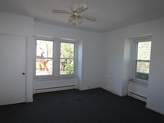 3rd image of 4412 Larchwood Ave