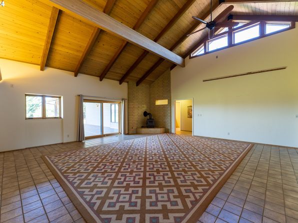 1488 Red Hill Rd, Oakland, OR 97462