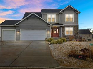 W1417 Valley View Ct, Ixonia, WI 53036