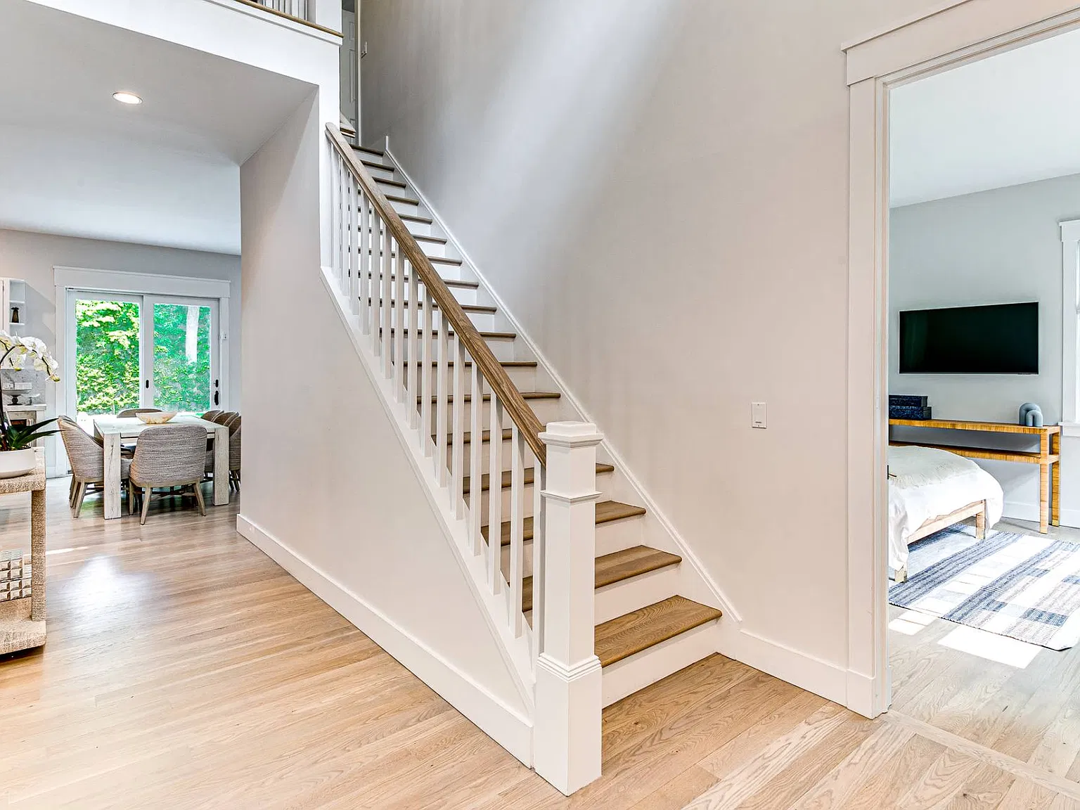 Chic Newly-Renovated Luxury Rental in Settlers Landing — Photo 3