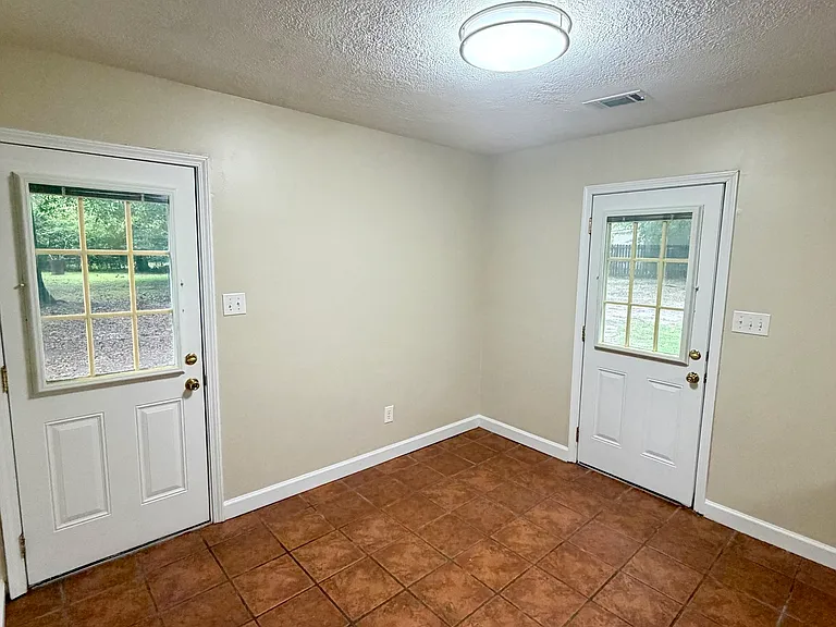 513 Cherokee Ct — Photo 6