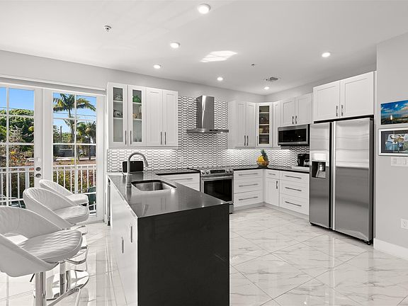 5th image of 2725 NE 8th Avenue #108