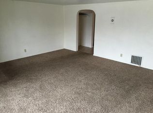 1105 10th St NW APT 1, Minot, ND 58703