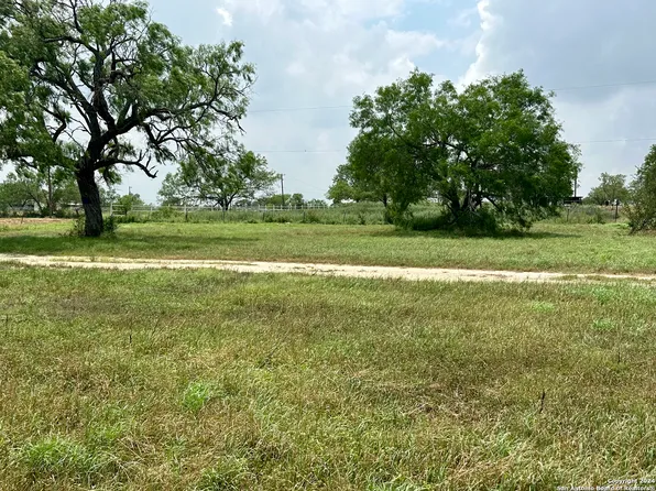 2985 FM 3175, Lytle, TX 78052