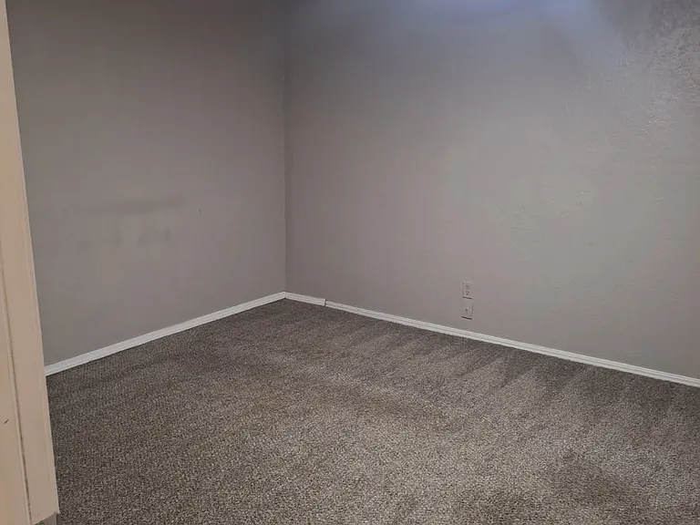 1700 W Circle Dr — Photo 4