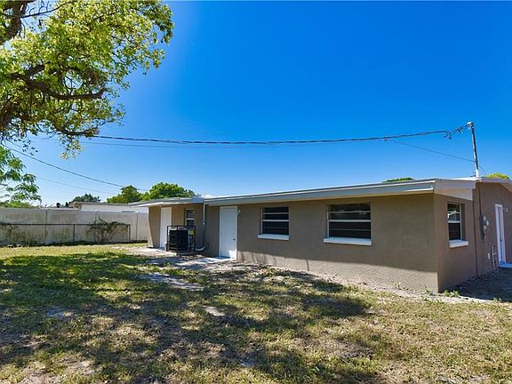 4th image of 1326 Waikiki Way