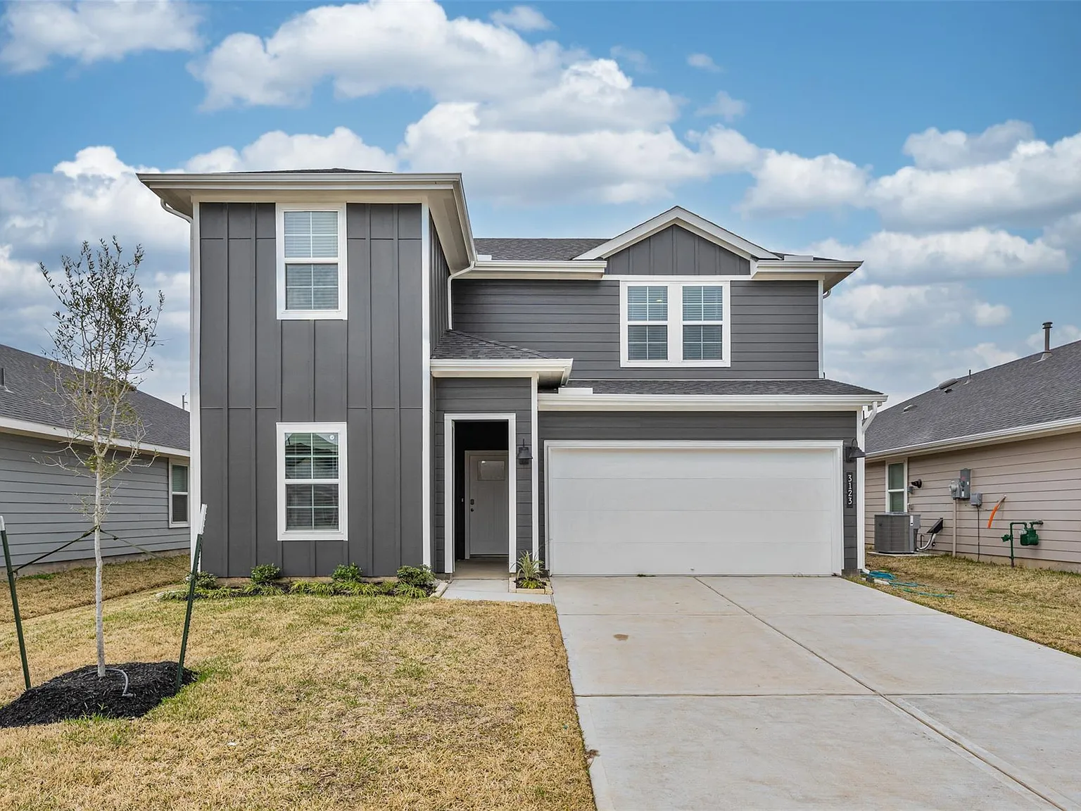4 bed, 3.0 bath, 2257 sqft, $2,400 — Photo 1