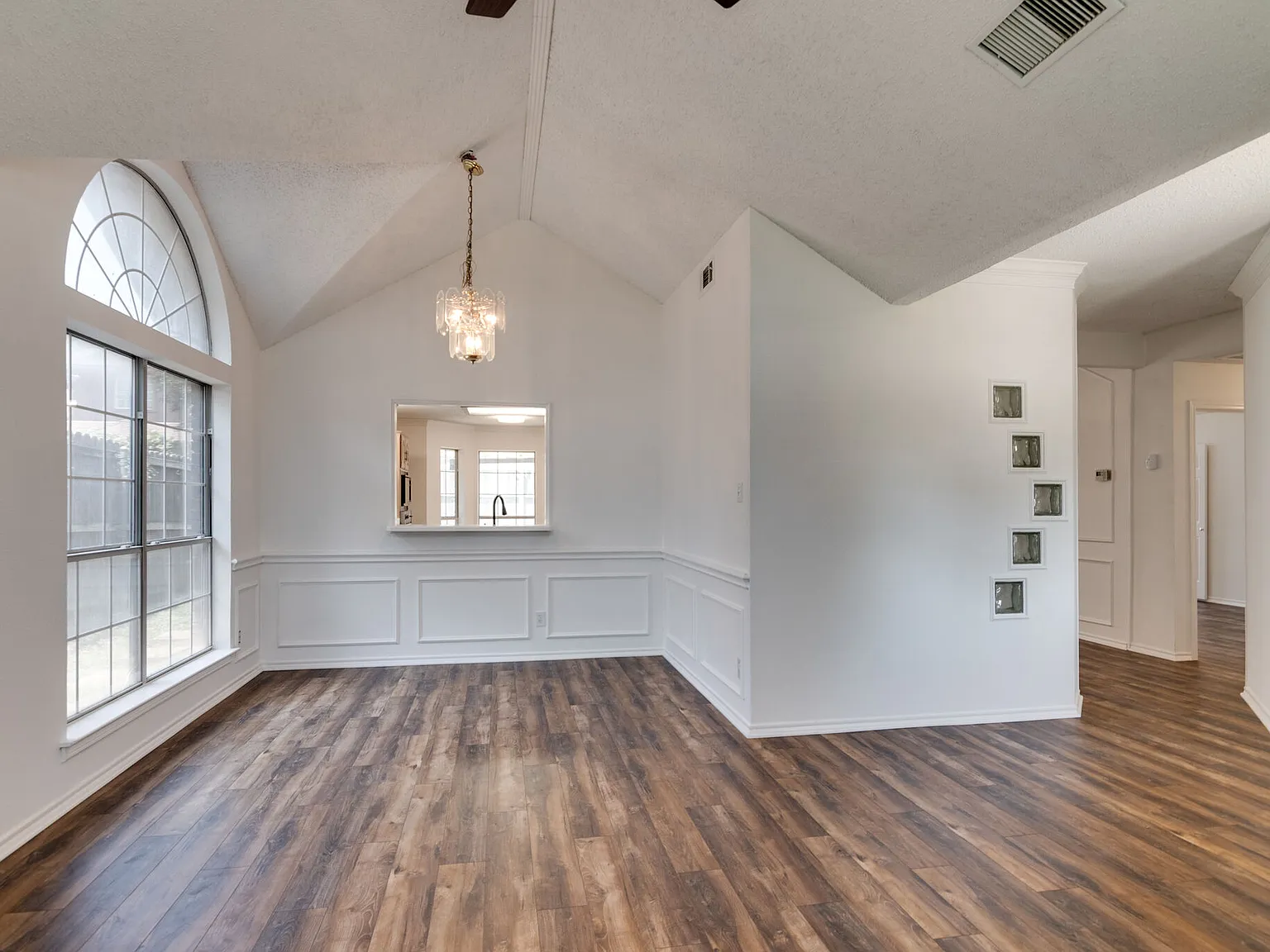 3 bed, 1609 sqft, $2,600 — Photo 1