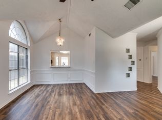 319 Kessler Dr, Euless, TX 76039