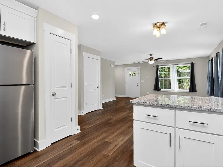 1007 Wilmouth St — Photo 6