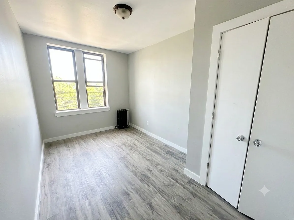 4 bed, 999 sqft, $3,099 — Photo 4