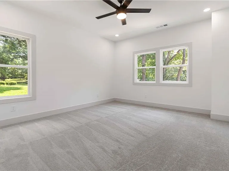 2884 Thompson Cir — Photo 24