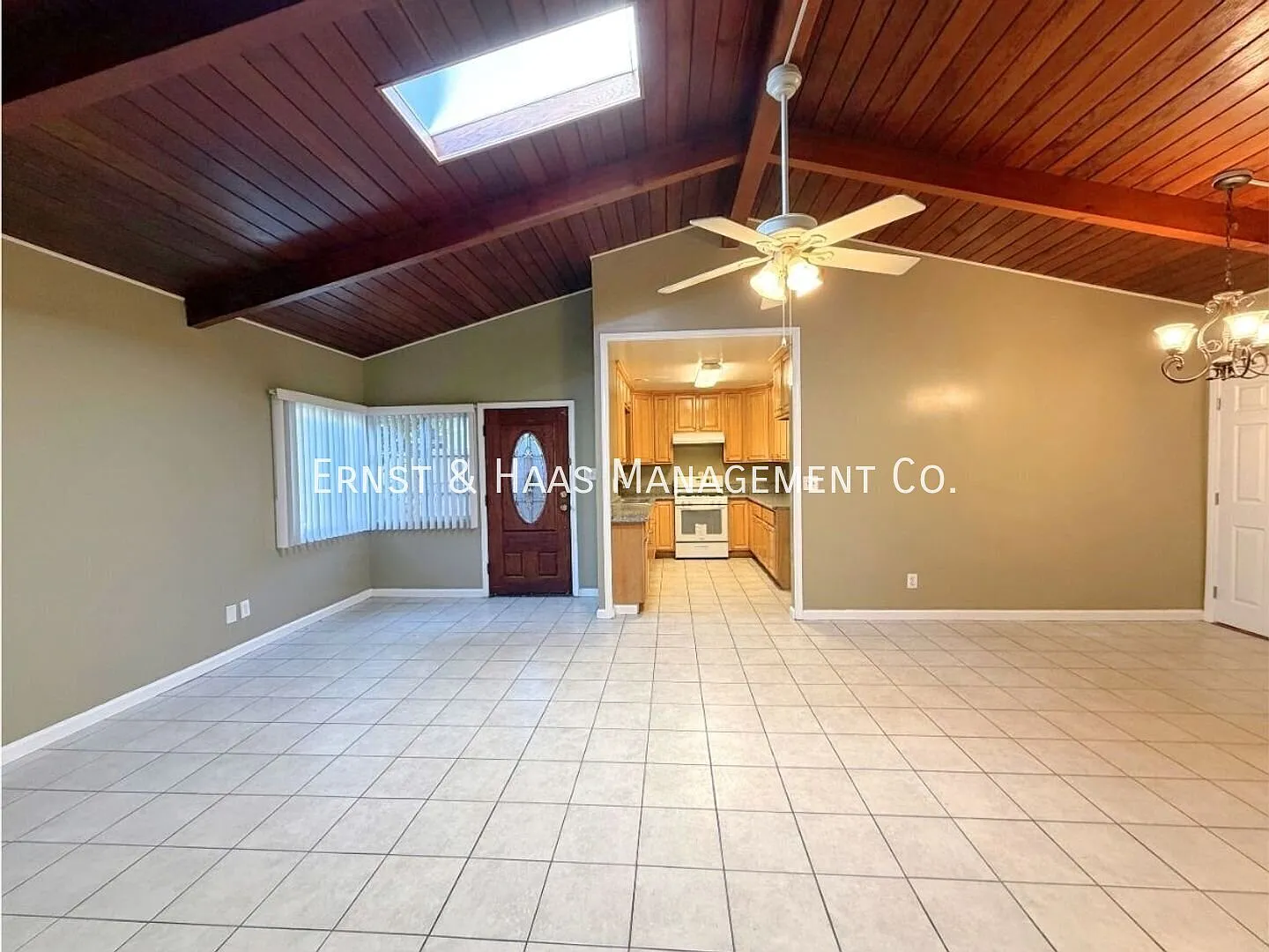 Lovely 3-Bedroom, 1-Bathroom Apartment Home with Open-Beam Ceilings! — Photo 4
