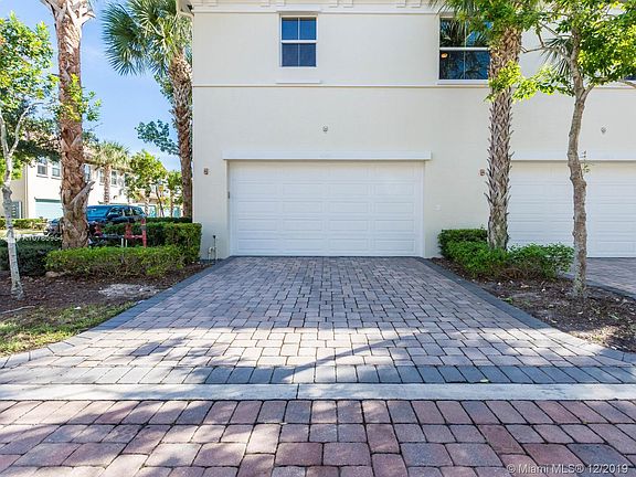 2nd image of 4062 Cascada Cir