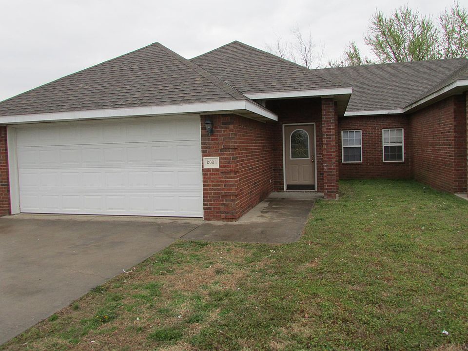 Exterior view 203-1 Hindman