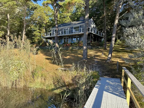 27 Crosby Lane, East Falmouth, MA 02536