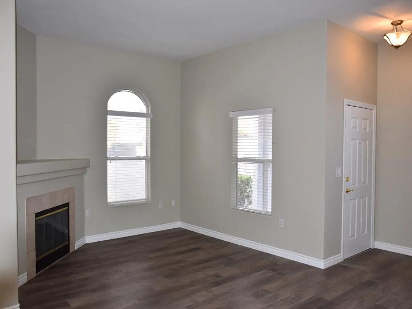 Fully remodeled ground floor 2BR unit in gated Mission Ridge - with garage! — Photo 4