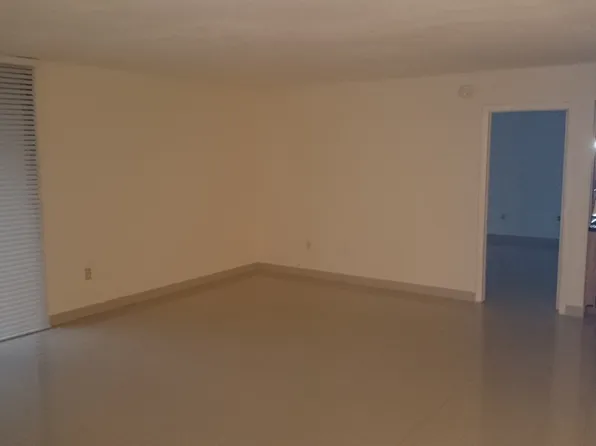 9735 NW 52nd St APT 402, Doral, FL 33178