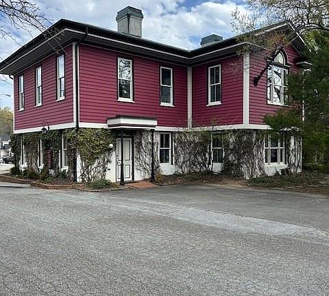 5th image of 720 W Main St