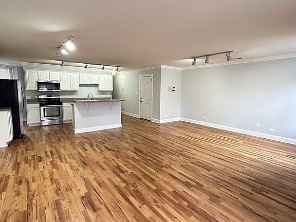 3rd image of 4953 S Michigan Ave #17