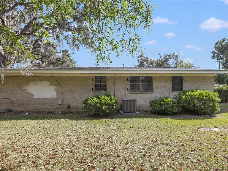 2352 Yorkshire Dr — Photo 34