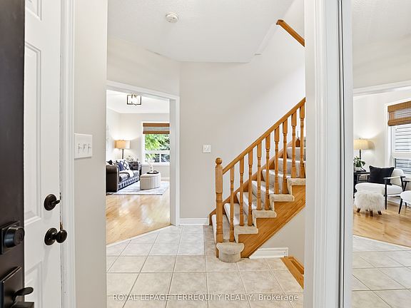 5th image of 8 Sinden Dr