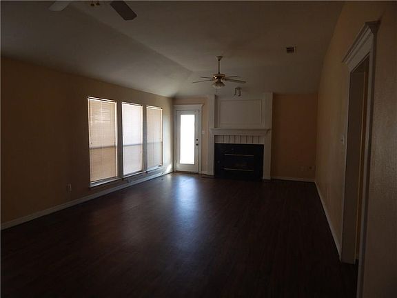 3rd image of 4712 Baytree Dr