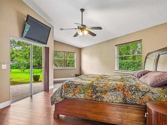 4th image of 14591 SW 23rd St