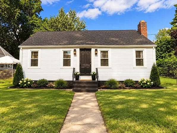 61 Russell St, Springfield, MA 01104