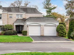 33 Fairway Dr #33, Manhasset, NY 11030