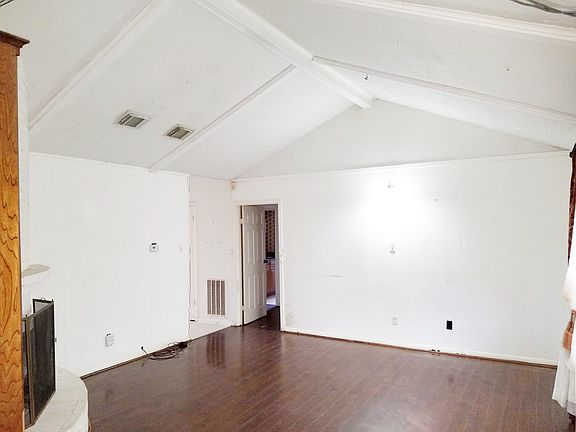 Family Room w/ Fire Place