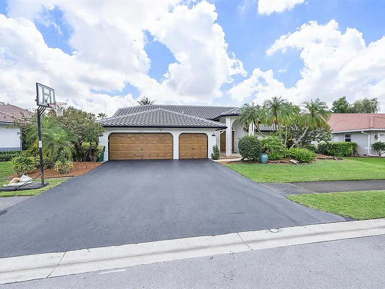 5431 NW 109th Ln — Photo 9