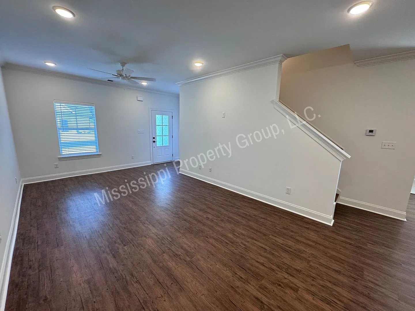 3BR/3.5BA Stand Alone House in South Grove — Photo 4