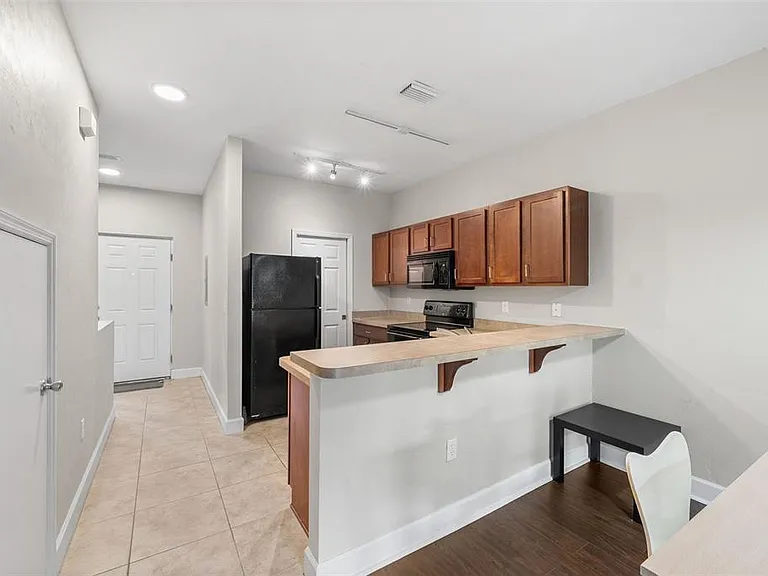 2927 SW 35th Pl #113 — Photo 10