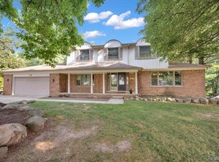 928 Hampstead Ln, Rochester Hills, MI 48309