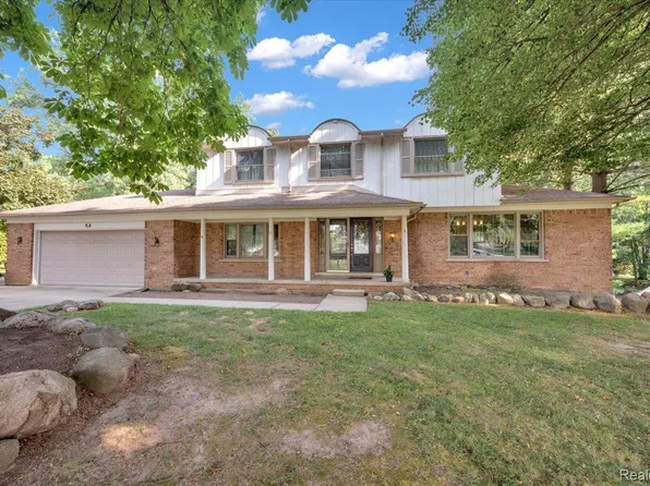 928 Hampstead Ln, Rochester Hills, MI 48309