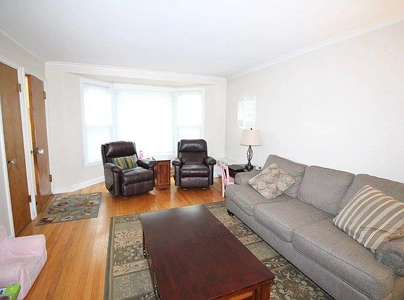 2nd image of 10944 S Artesian Ave