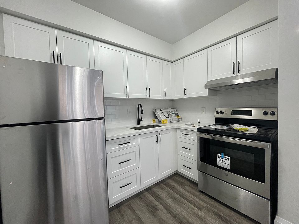 1st image of 987 Mohawk Rd E #9