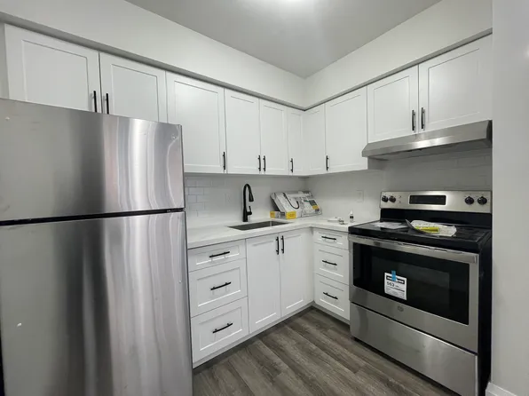 987 Mohawk Rd E #9, Hamilton, ON L8T 2R9