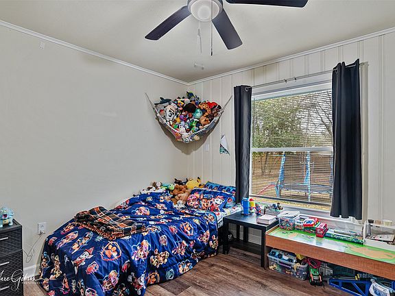 4th image of 403 Lakeshore Dr