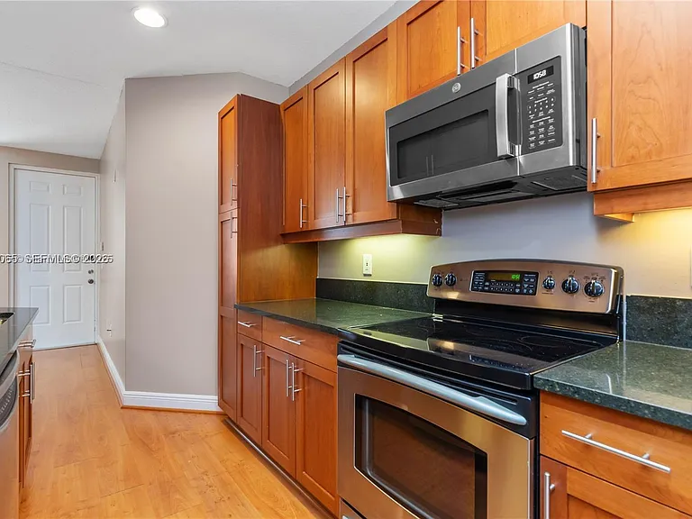 365 SW 13th Ter #- — Photo 15