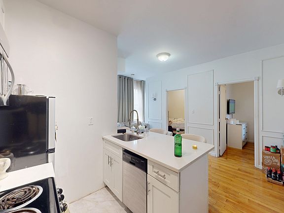 4th image of 165 Mulberry St APT 7