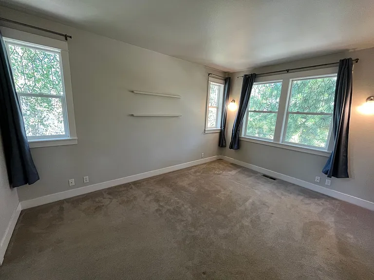 2473 NW Sacagawea Ln — Photo 8