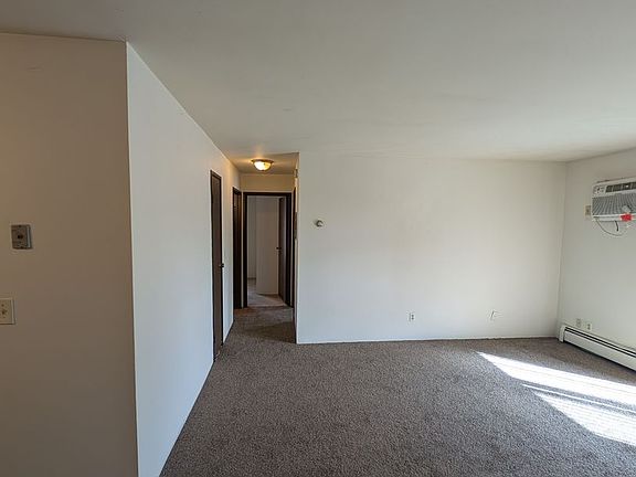 5th image of 209 Royal Ct #Rc-2145