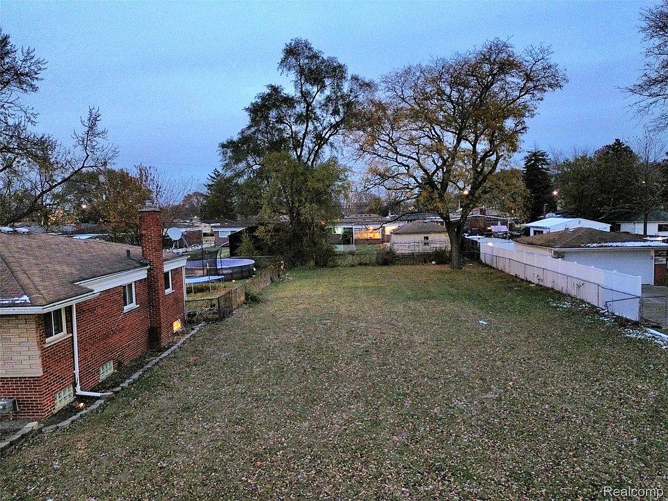 2nd image of 24134 Loretta Ave