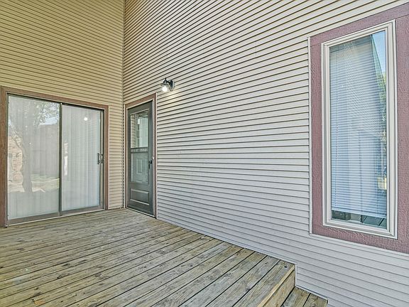 5th image of 2403 N Walden Dr APT 202